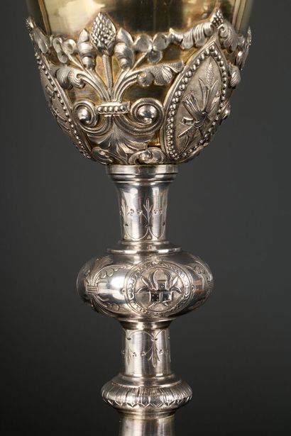 Calice en argent, la coupe en vermeil, décor...