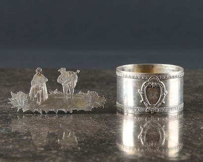 Lot en argent - 53,7 g : 
- un rond de serviette...