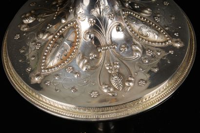Calice en argent, la coupe en vermeil, décor...