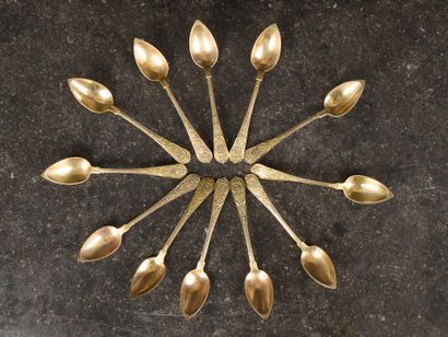 Suite de petites cuillers en vermeil à décor...