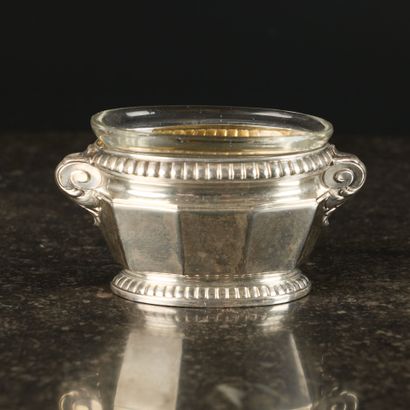 Série de 4 salières en argent à décor de...