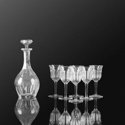BACCARAT. Suite de six verres à porto et...