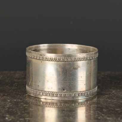 Lot en argent - 53,7 g : 
- un rond de serviette...