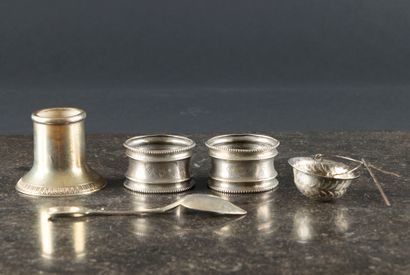 Lot en argent (800‰) - 90,1 g : 
- une monture...