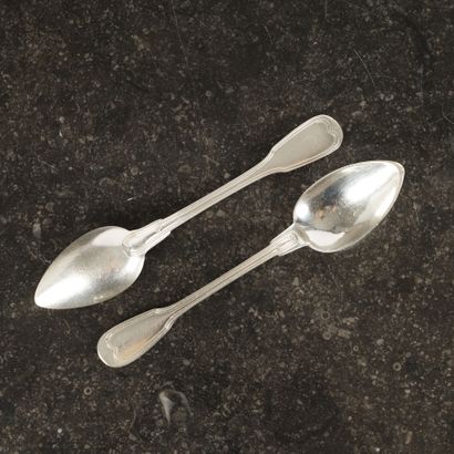 Série de 12 petites cuillers en argent à...