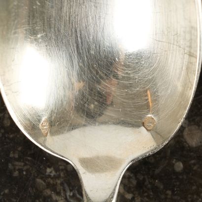 Série de 11 cuillers à entremets en argent...