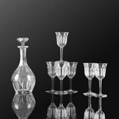 BACCARAT. Suite de six verres à porto et...