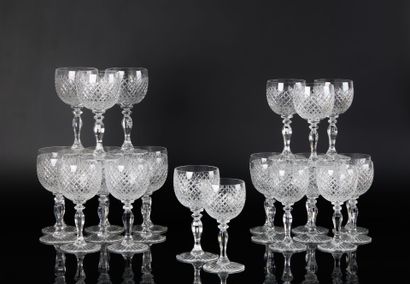 SAINT LOUIS. Service de verres en cristal...