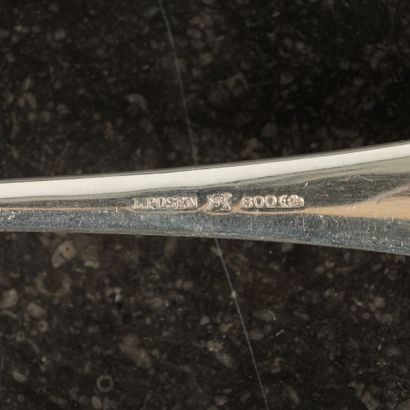 Paire de pelles à poisson en argent gravé...