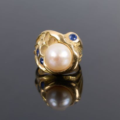 Important contemporary gold ring set with...