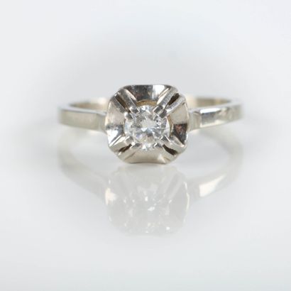 Solitaire ring in white gold set with a brilliant-cut...