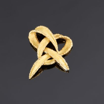 Crossed motif brooch in polished and amatized...