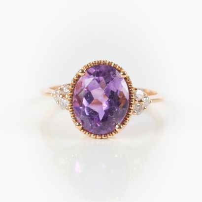 Pink gold ring (750‰), set with an oval-cut...