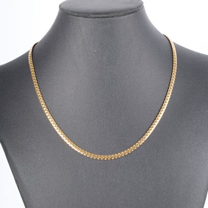 Gold flat chain.
Length: 44 cm
Weight : 24,...