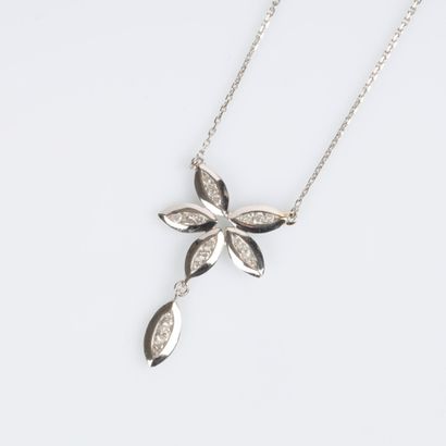 White gold (750‰) pendant depicting navettes...