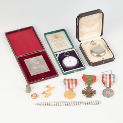 Lot: 
- PATEY bronze medal - To Doctor Léon...