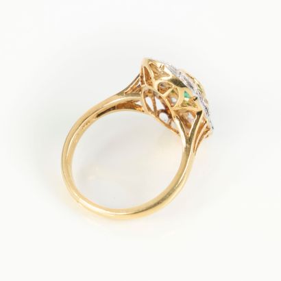 Important two-tone gold ring (750‰) set with...