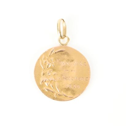 Engraved gold medal of the Virgin Mary. Diam....