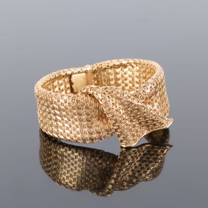 Large braided gold bracelet. Circa 1950-60....