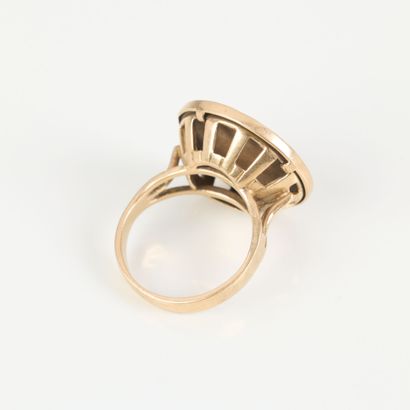 Gold ring set with a gold coin: 10 FF. TDD...