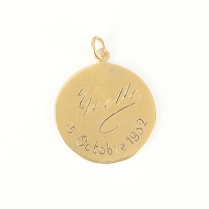 Gold medal of the Virgin, engraved HARDEN....