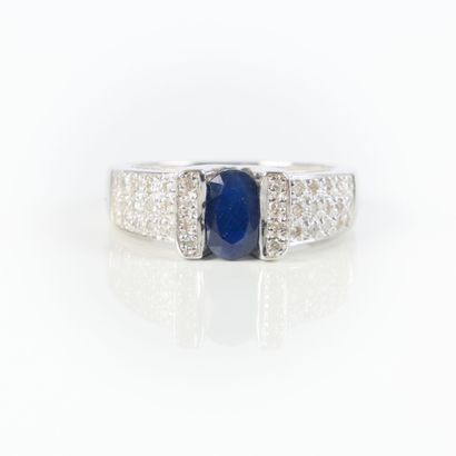 White gold ring (750‰), set with an oval-cut...