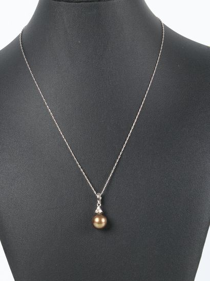 White gold (750‰) pendant adorned with a...