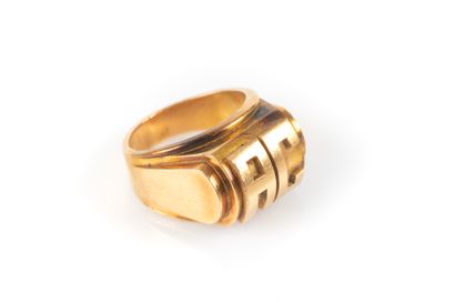 Gold tank signet ring with initials in AC...