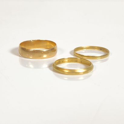 Set of 3 gold wedding bands. Sizes 55–56,...