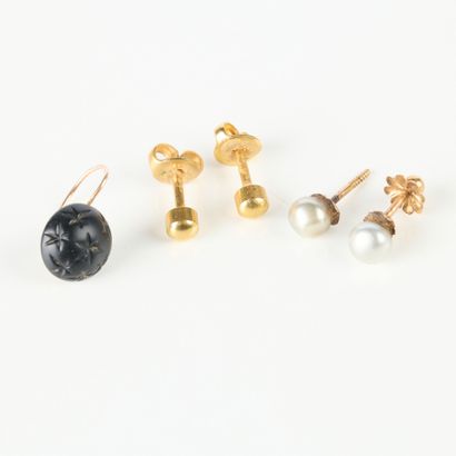 . Lot of gold earrings (750‰) - 2.4 g gross...