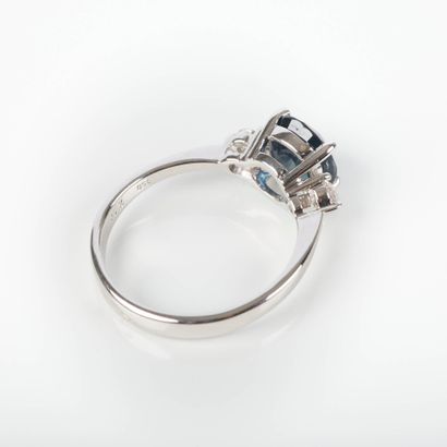 White gold ring set with an oval sapphire...