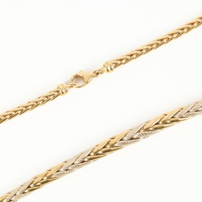Two-tone gold necklace, palm drop. 42 cm....