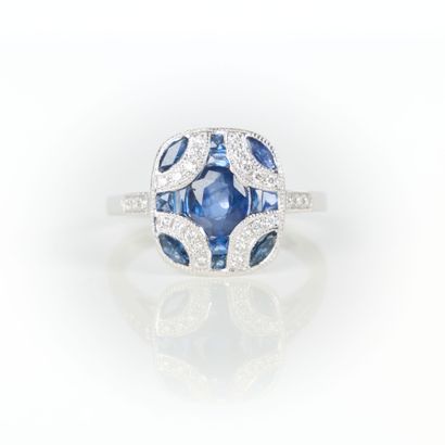 White gold (750‰) ring set with sapphires...