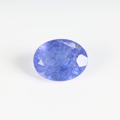 Oval-cut Tanzanite on paper with certificate:...