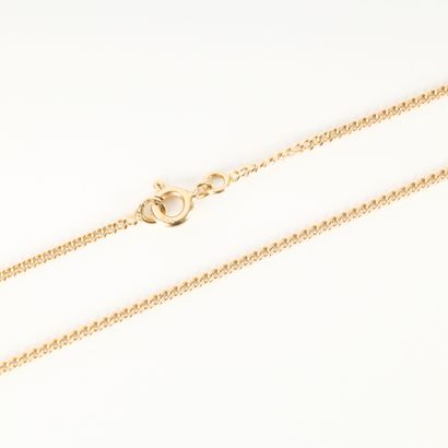 Gold chain with curb chain. 42 cm. 4,06 g....