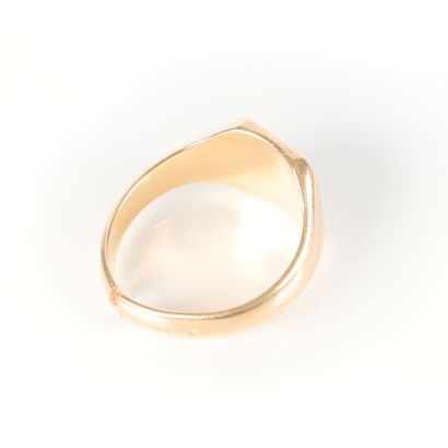 Gold signet ring engraved BH. Cut. 13.24...