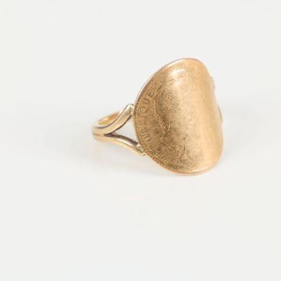 Gold ring set with a gold coin: 10 FF curved....