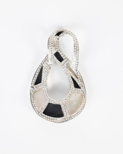 Solid silver pendant with a tendril of onyx...