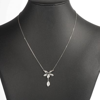 White gold (750‰) pendant depicting navettes...
