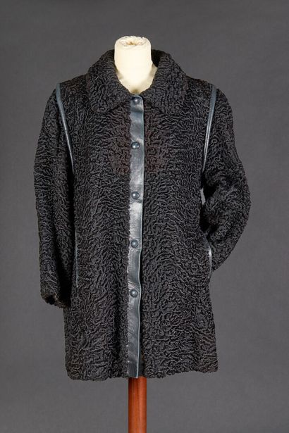 Coat in black Astrakan and leather
Size ...