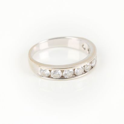 White gold wedding band set with 9 brilliant-cut...
