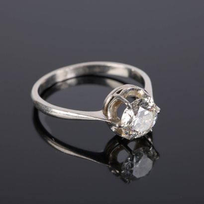 Solitaire ring in platinum set with an old-cut...