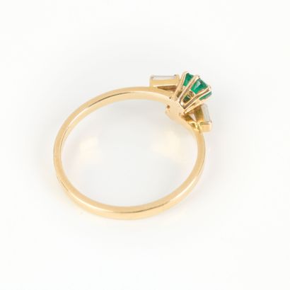 toi et moi (750‰) gold ring, set with an...