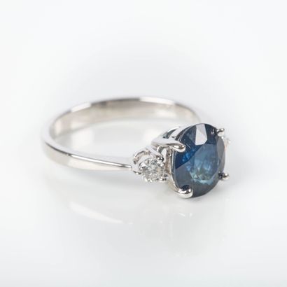 White gold ring set with an oval sapphire...