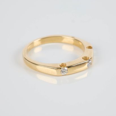 Gold ring (750‰), set with three enclosed...