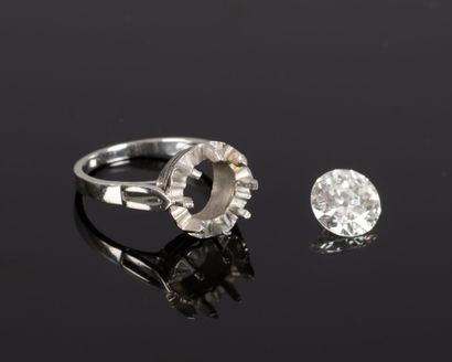 Solitaire ring in white gold and platinum...