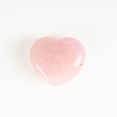 A pink Chalcedony heart (2.82x 2.19 cm)