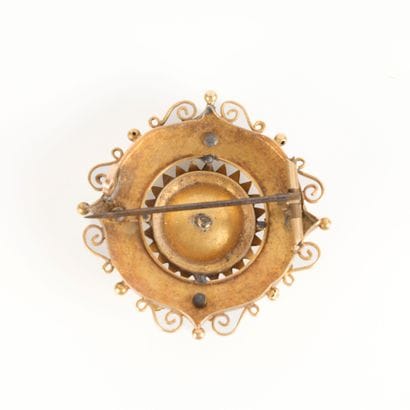 Openwork and engraved two-tone gold set with...