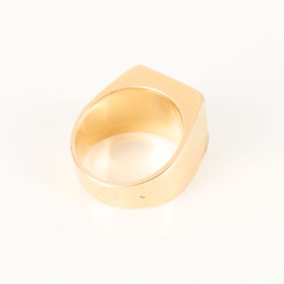 Gold signet ring, engraved GL. 18,65 g ....