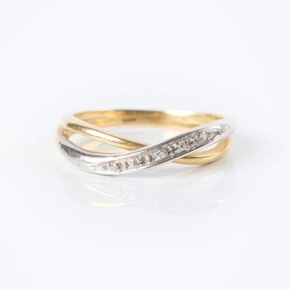 Ring in two-tone gold (750‰), set with a...